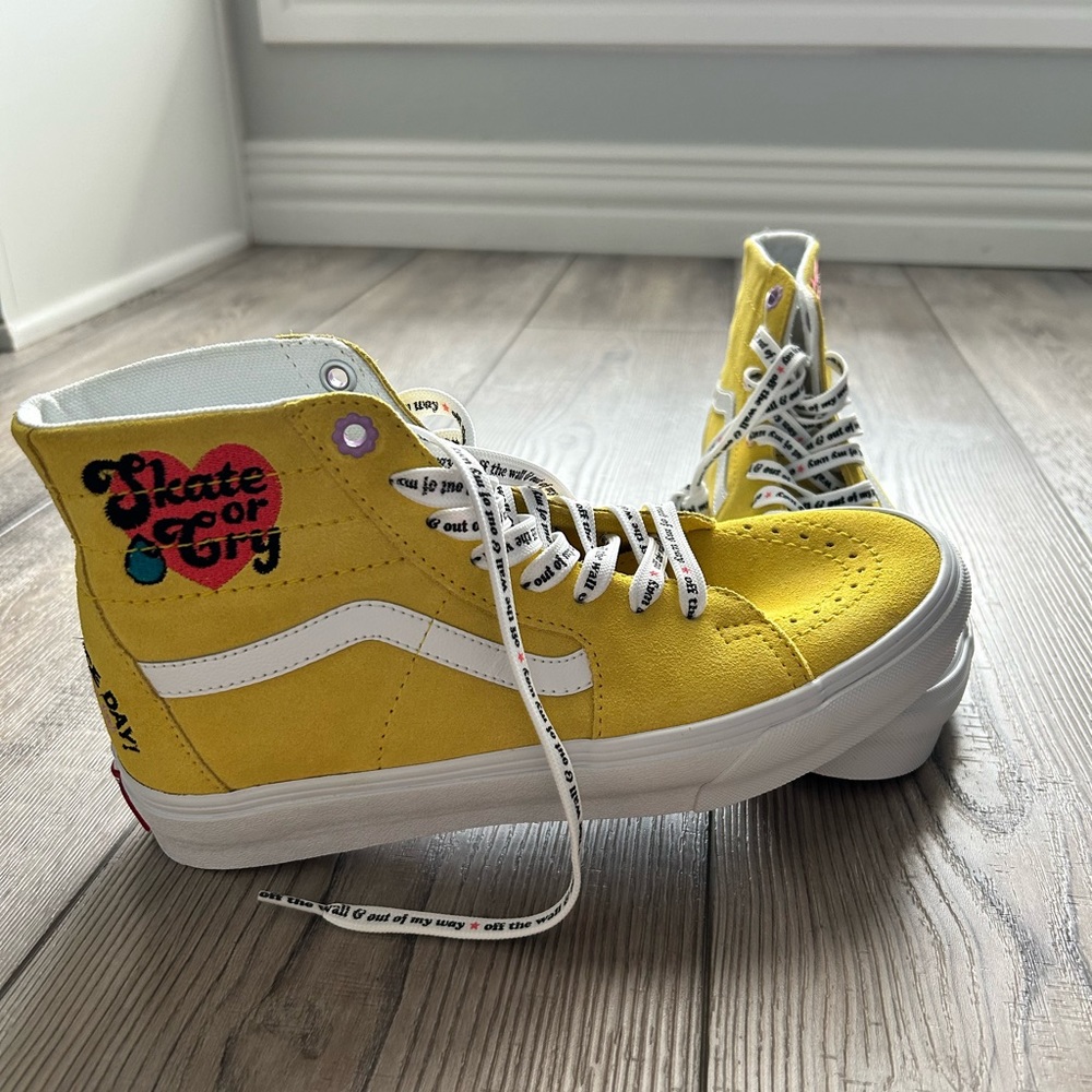 Vans Radically Happy Sk8-Hi Tapered Sneakers, Men’s 7 / Womens 8 Yellow